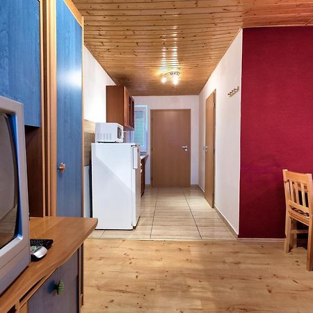 Apartmanovy Dom Red Hotell Podhájska Exteriör bild
