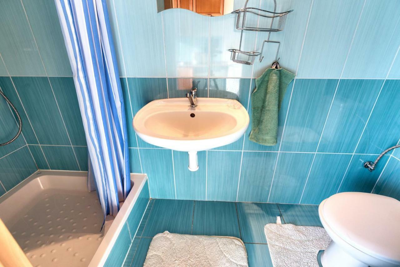 Apartmanovy Dom Red Hotell Podhájska Exteriör bild