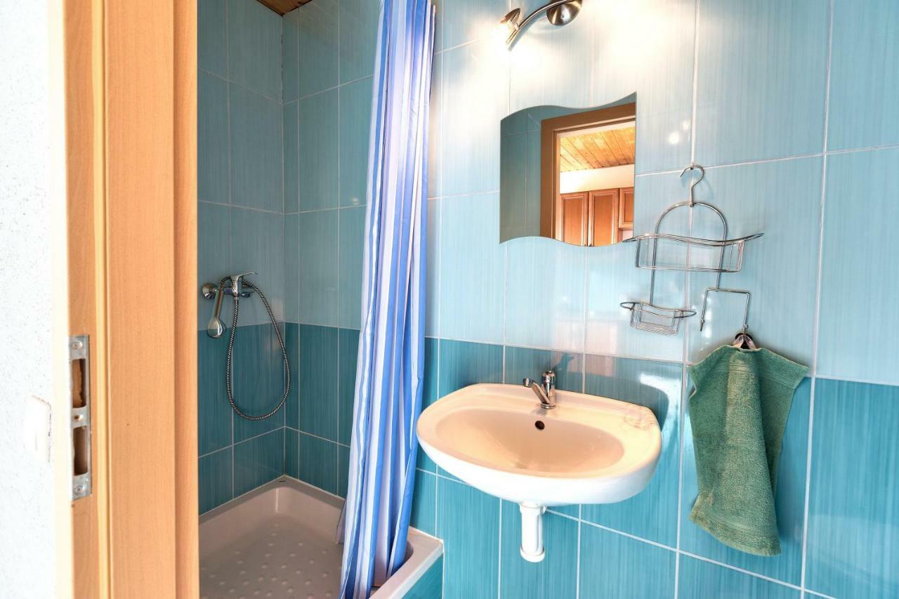 Apartmanovy Dom Red Hotell Podhájska Exteriör bild