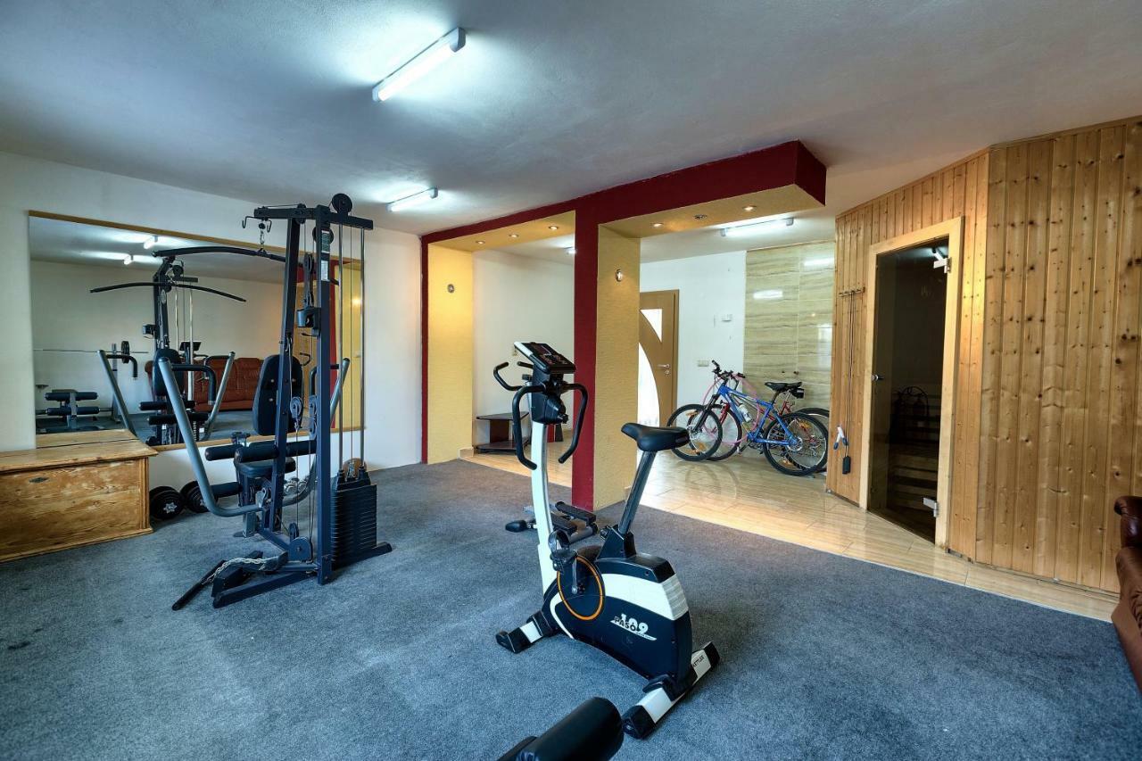 Apartmanovy Dom Red Hotell Podhájska Exteriör bild