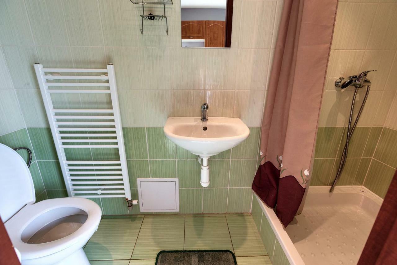 Apartmanovy Dom Red Hotell Podhájska Exteriör bild