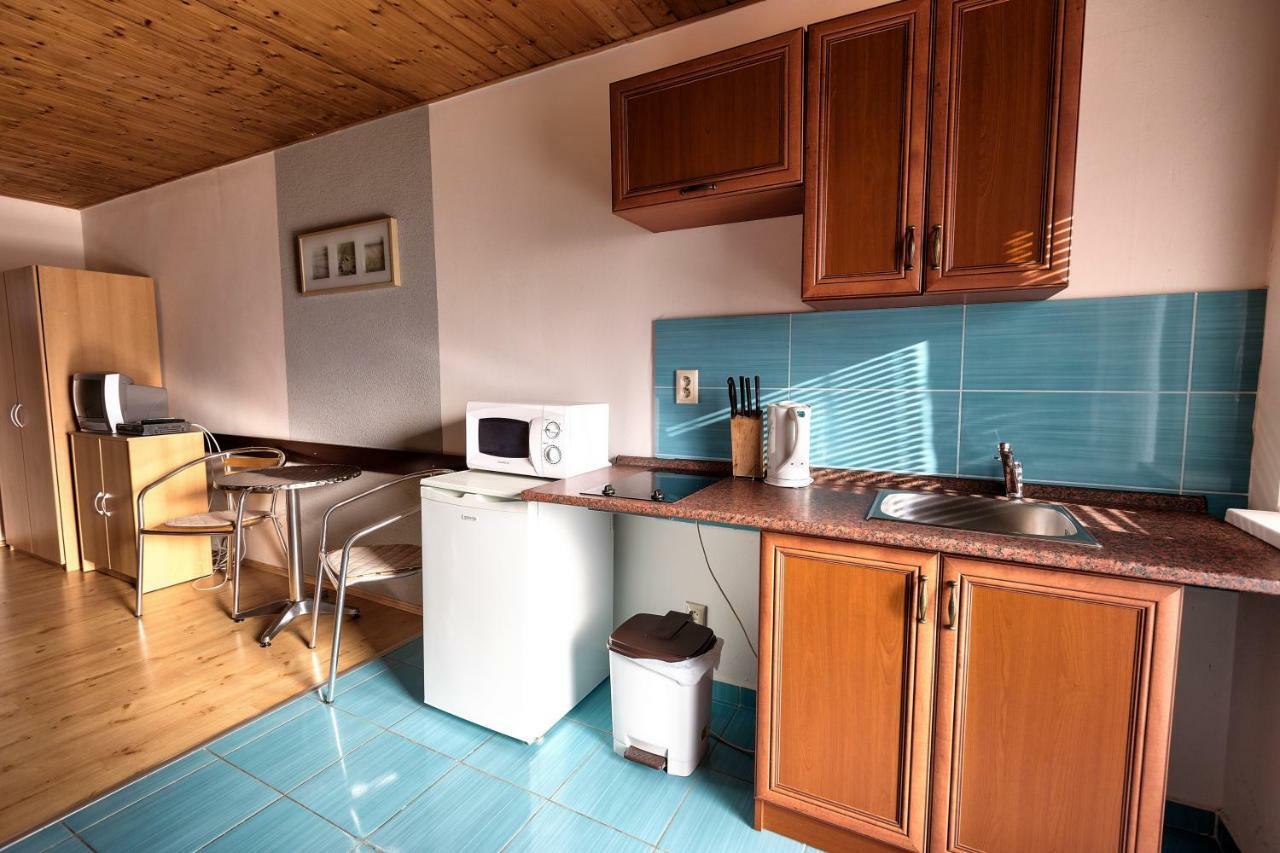 Apartmanovy Dom Red Hotell Podhájska Exteriör bild