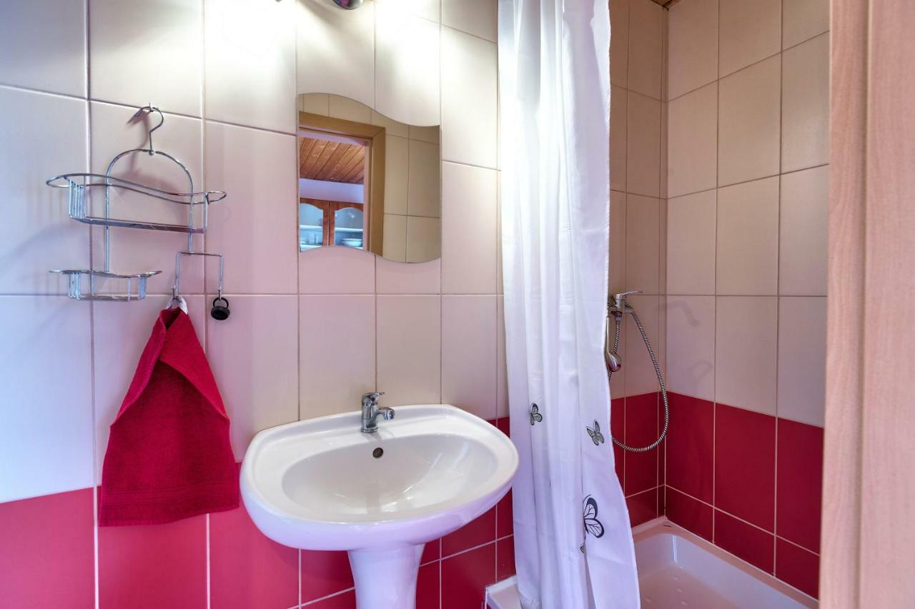 Apartmanovy Dom Red Hotell Podhájska Exteriör bild