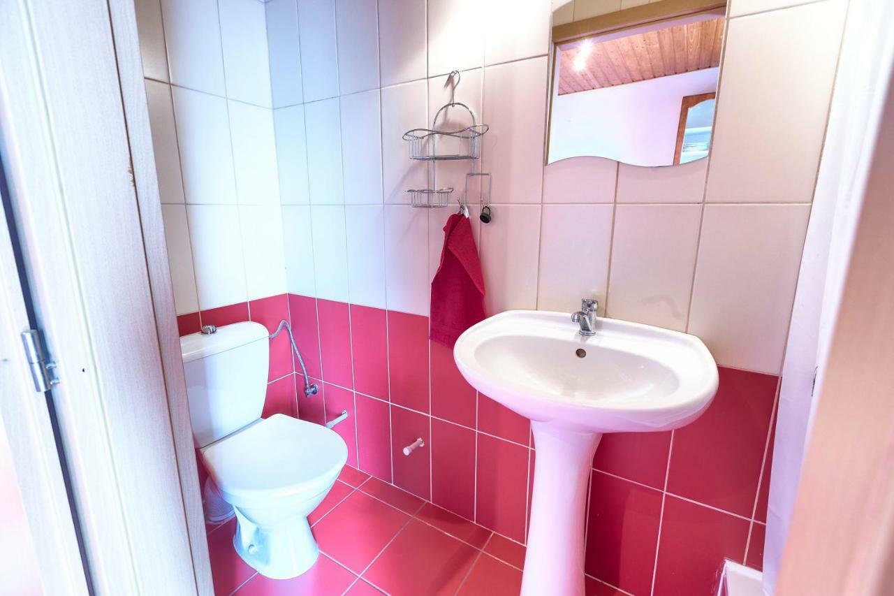 Apartmanovy Dom Red Hotell Podhájska Exteriör bild