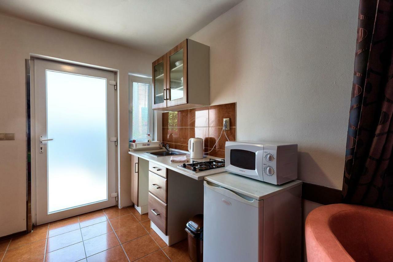 Apartmanovy Dom Red Hotell Podhájska Exteriör bild