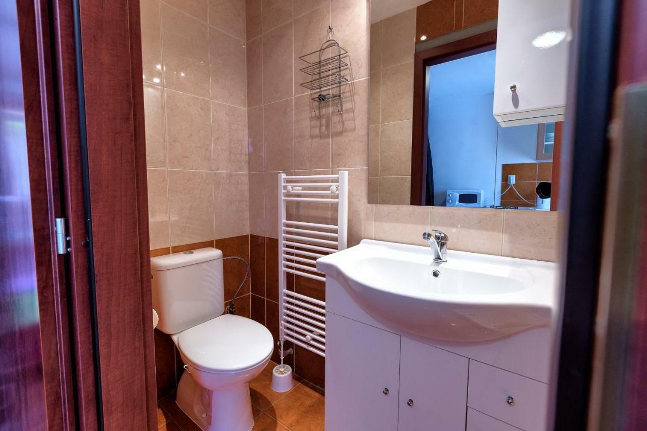 Apartmanovy Dom Red Hotell Podhájska Exteriör bild