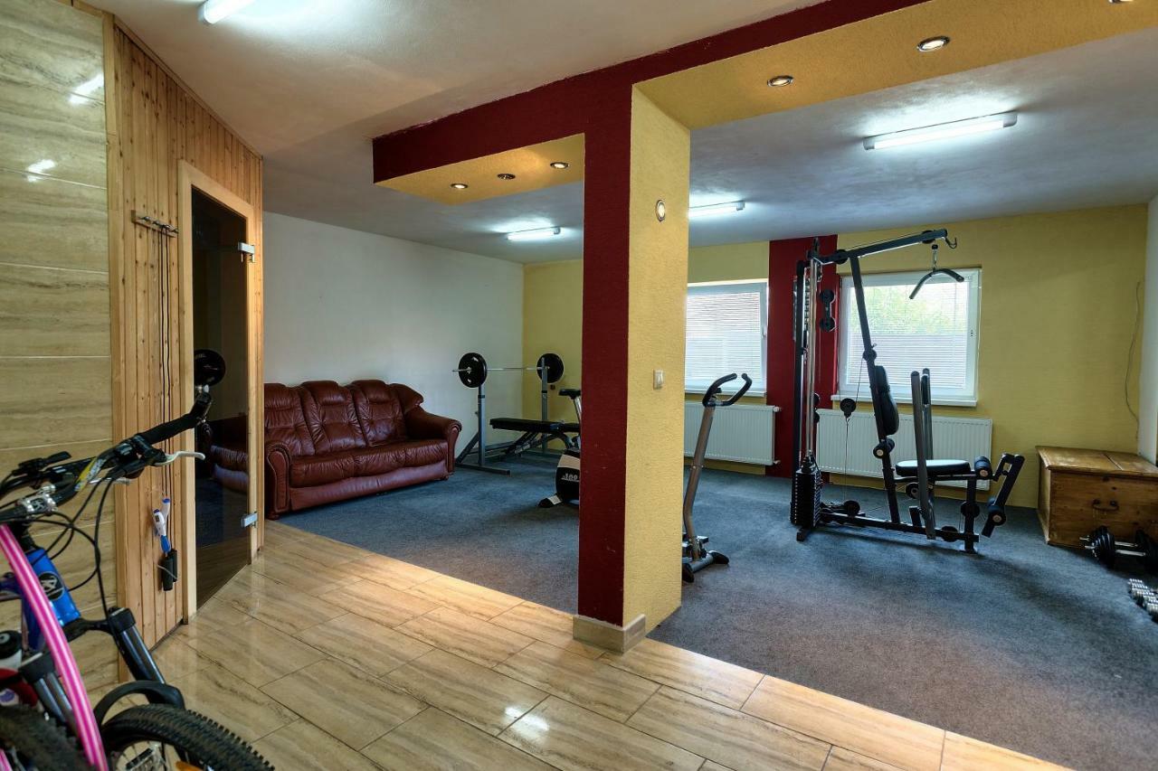 Apartmanovy Dom Red Hotell Podhájska Exteriör bild