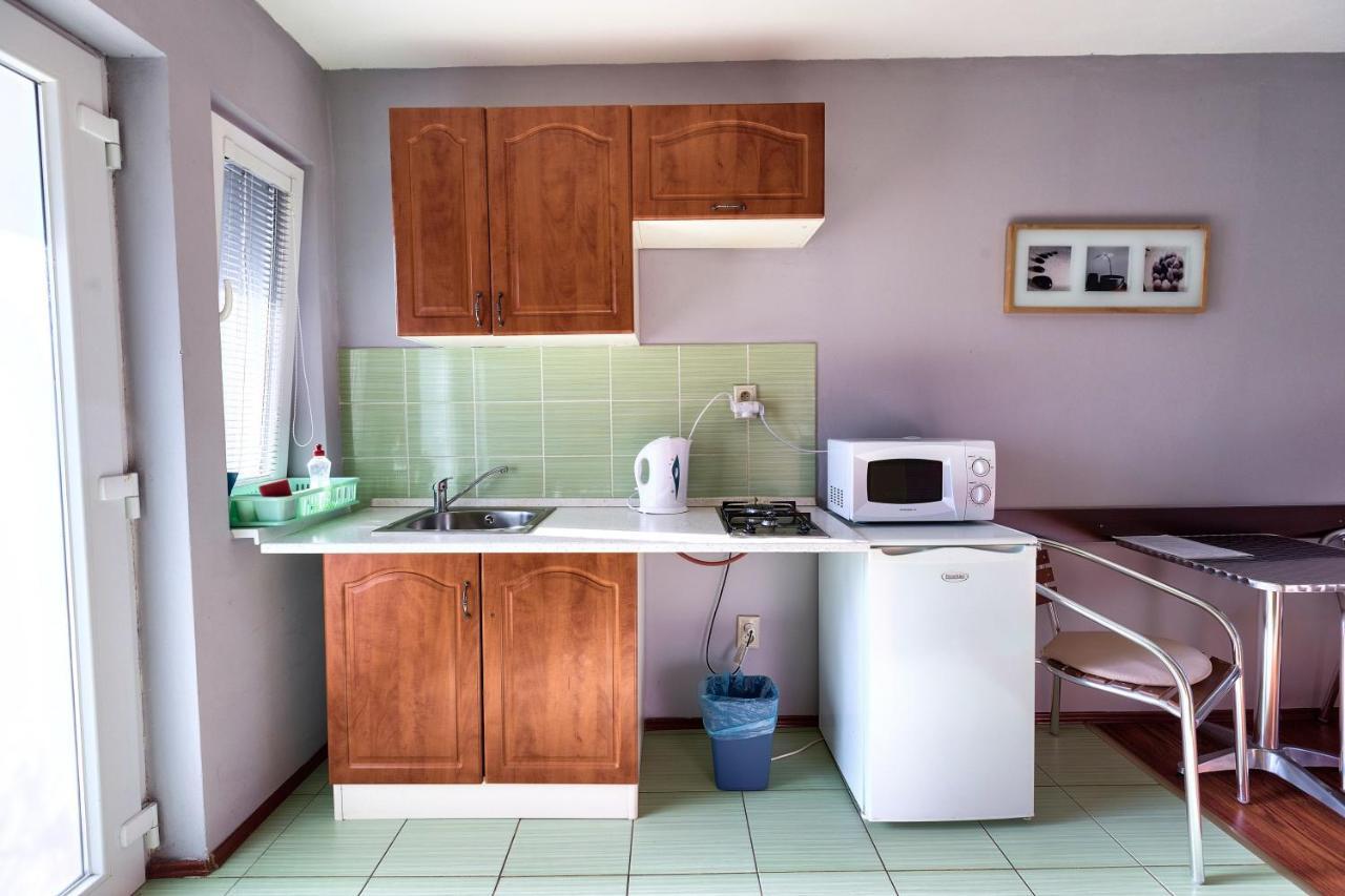Apartmanovy Dom Red Hotell Podhájska Exteriör bild