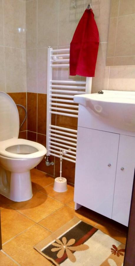 Apartmanovy Dom Red Hotell Podhájska Exteriör bild